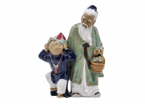 פסל קרמיקה סיני גדול מתוצרת שיוואן (Shiwan ware) בדמות זקן וילד נושאים אפרסמונים