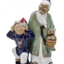 פסל קרמיקה סיני גדול מתוצרת שיוואן (Shiwan ware) בדמות זקן וילד נושאים אפרסמונים