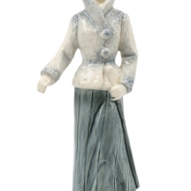 גבירה עם מקל הליכה, פסלון חרסינה דקורטיבי, מעוטר בצביעת יד, לא חתום