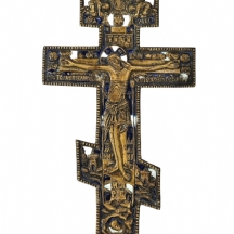 צלב רוסי אורתודוכסי עתיק מהמאה ה-19, עשוי פליז ומעוטר באמייל