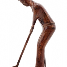 'שחקן הגולף' - פסל ברונזה דקורטיבי בפאטינה חומה אדמדמה