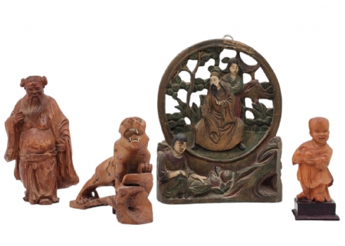 לוט של 4 חפצי נוי סינים ישנים ועתיקים, עשויים עץ ומגולפים בעבודת יד