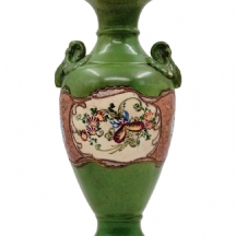 אגרטל סטסומה (Satsuma) יפני עתיק בן יותר ממאה שנה, מעוטר באמייל על רקע בגוון