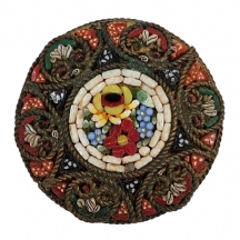 סיכת מתכת איטלקית עתיקה בת כמאה שנה משובצת בעבודת מיקרומוזאיקה (Micromosaic)