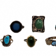 לוט של 7 טבעות נשים ישנות שונות עשויות כולן כסף 'סטרלינג' (925), חתומות, משובצות