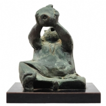 נחום גוטמן (Nachum Gutman) - 'איש שותה מכד', פסל ברונזה