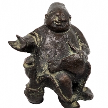 נחום גוטמן (Nachum Gutman) - 'איש מעשן נרגילה', פסל ברונזה