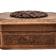 תיבת תכשיטים גדולה ועתיקה