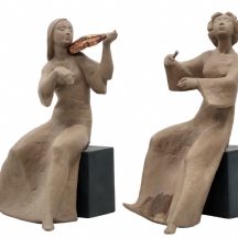 זוג פסלונים ספרדיים, בדמות נגניות, מתוצרת: 'לופז מורנו' (Lopez Moreno)