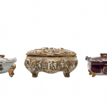 לוט של 3 תיבות פורצלן ישנות שונות