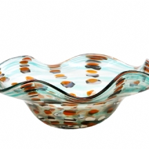 קערת זכוכית איטלקית (ונציאנית) עשויה בעבודת ניפוח ידנית, בעלת שוליים משופלים