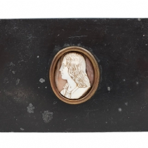 משקולת נייר עתיקה מהמאה ה-18 משובצת מדליון קמיאו בדמות גבר