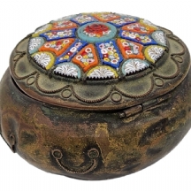 לאספנים - קופסה איטלקית עתיקה מהמאה ה-19, המכסה משובץ בעבודת מיקרומוזאיקה