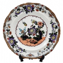 צלחת אנגלית מתוצרת: 'MASONS', מעוטרת בצביעת יד וחתומה, יוצרה בסביבות שנת 1862