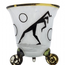 כד זכוכית דקורטיבי בעל צורה פעמונית, שלוש רגליות ספירליות ועיטור בסגנון אר דקו