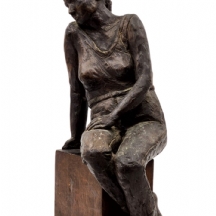 פסל ישן בדמות אישה