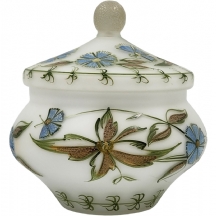 כלי זכוכית ישן, מעוטר בציורי פרחים