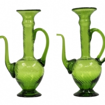 זוג קישוטי זכוכית איטלקים (ונציאנים) בצורת אפטבה, עשויים בעבודת ניפוח יד אומן