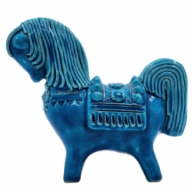 פסל קרמיקה ארגנטינאי עשוי בעבודת יד, בדמות סוס, מתוצרת: 'ceramica bariloche'