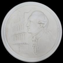 קופסה גרמנית שולחנית איכותית ויפה, מתוצרת: 'הכסט' (Hoechst), המכסה מעוטר בדמותו