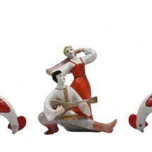 לוט של 3 פסלוני פורצלן רוסים ישנים מהתקופה הסובייטית, מעוטרים בצביעת יד, חתומים