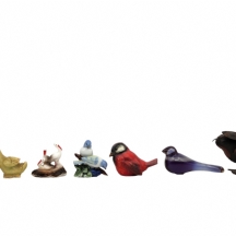 לוט של 7 חפצי נוי ישנים שונים עשויים חומרים כגון: פורצלן, מתכת חומר יצוק וזכוכית