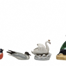 לוט של 6 חפצי נוי ישנים שונים עשויים פורצלן בדמות ציפורים, יצרנים ודגמים שונים,