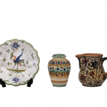 לוט של 5 חפצי נוי ישנים שונים עשויים מיוליקה / פאיינס, יצרנים ודגמים שונים