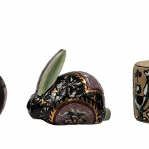 לוט של 3 חפצי נוי ישנים שונים עשויים קרמיקה, יצרנים ודגמים שונים, רק הארנב חתום