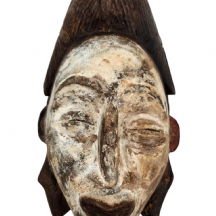 מסכה של נערה צעירה של אנשי שבט הפונו (Punu) ממרכז אפריקה, גבון (Gabon) או קונגו