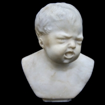 פסל שיש עתיק בדמות ילד בוכה