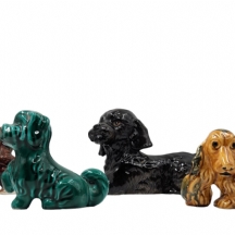 לוט של 5 פסלונים בדמות כלבים עשויים קרמיקה