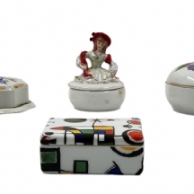 לוט של 4 קופסאות פורצלן שונות