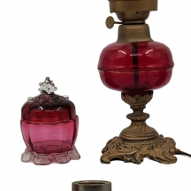 לוט של 3 פריטים שונים, עשויים זכוכית קרנברי (Cranberry Glass)