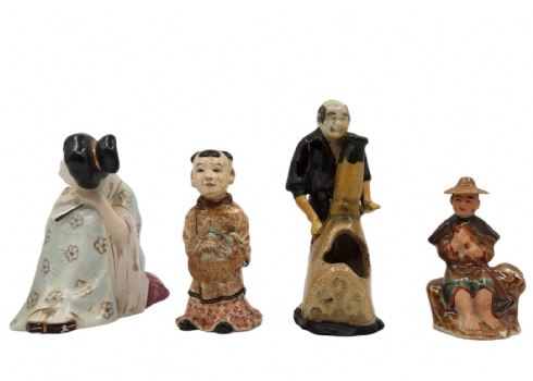 לוט של 4 פסלונים סינים ישנים דקורטיביים, עשויים חרסינה ופורצלן