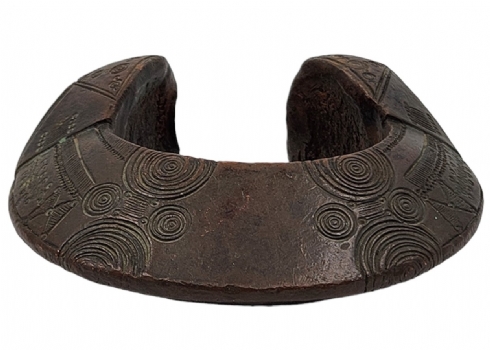 צמיד תשלום אפריקאי (Bronze Manilla Currency Bracelet) עשוי ברונזה, אנשי הבאסה (B