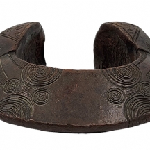 צמיד תשלום אפריקאי (Bronze Manilla Currency Bracelet) עשוי ברונזה, אנשי הבאסה (B