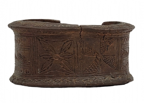 צמיד תשלום אפריקאי (נקרא מנילה Manilla  או Anklet Currency bracelet), עתיק