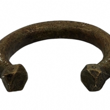 צמיד תשלום אפריקאי (צמיד מנילה - Manilla Currency Bracelet) של אנשי הפולה (Fula