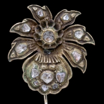 סיכת דש עתיקה