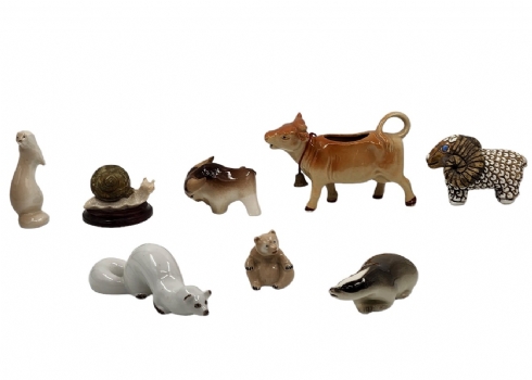 לוט של 8 פסלוני פורצלן וקרמיקה בדמות חיות שונות