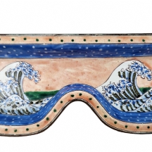 לאספני קלווין צ'ן (Kelvin Chen) - מגש אמייל למשקפיים, דגם "הגל הגדול"