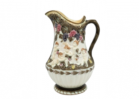קנקן מג'וליקה (Majolica) אנגלי עתיק מתוצרת וודג'ווד (Wedgwood), מעוטר בצביעת יד