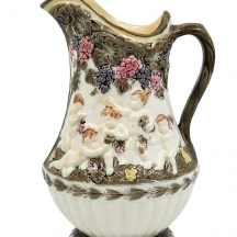 קנקן מג'וליקה (Majolica) אנגלי עתיק מתוצרת וודג'ווד (Wedgwood), מעוטר בצביעת יד