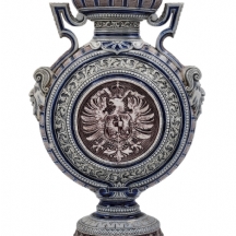 אגרטל גרמני, מתוצרת: 'Merkelbach & Wick', עשוי חרס מעוטר בזיגוג מלח (Salt-glaze)