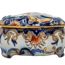 קופסה צרפתית עתיקה ומכסה תואם, מתוצרת: 'סן ז'אן דה לוז' (St Jean De Luz)