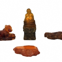 לוט של 4 פריטים עשויים ענבר