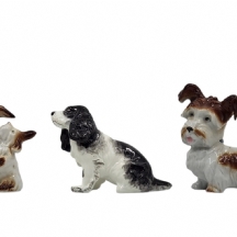 לוט של 3 פסלונים בדמות כלבים עשויים פורצלן