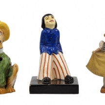 לוט של 3 פסלונים בדמות אישה ילדה וכלב