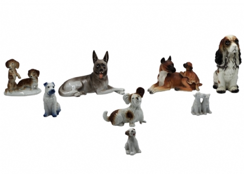 לוט של 8 פסלונים בדמות כלבים עשויים פורצלן וקרמיקה